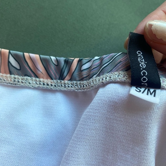 Colorful leaf sports bra - Picture 3 of 3